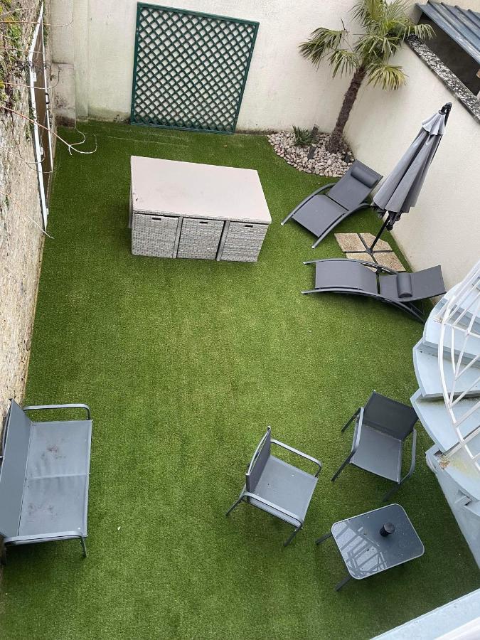 Ver-sur-Mer Anselme, F2 Duplex Avec Cour Commune Et Proche De La Mer ,2 מראה חיצוני תמונה